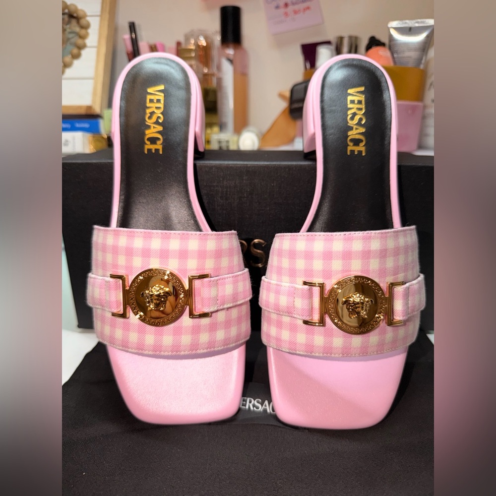 Versace Women's Pink Leather Gold Medusa Sandals Flip Flop Shoes US 8 IT 38 - Picture 4 of 8